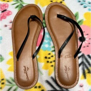 Universal Thread Black Flip-Flops
